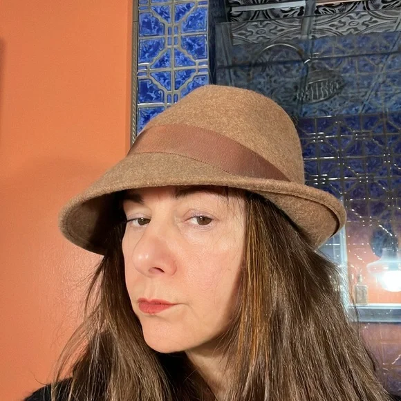 Super cool asymmetrical wool hat - Picture 2 of 2